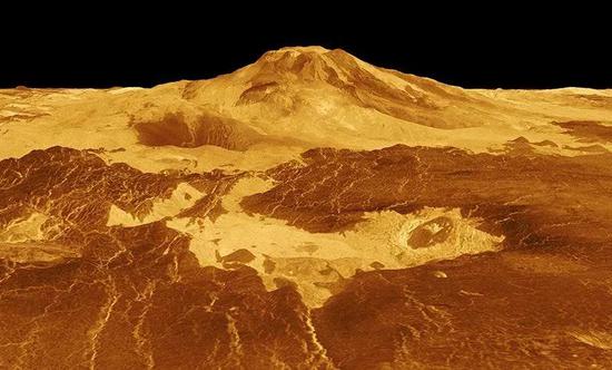 计算机生成的金星马特火山（Maat Mons，纵向比例放大），可以看到前景处的深色岩浆。