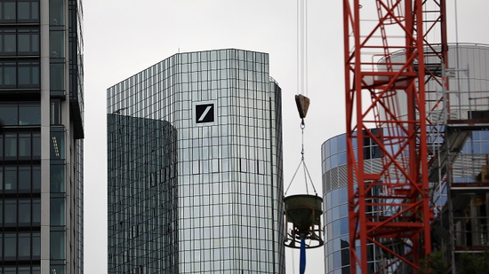 　缩减资产负债表是首席执行官Christian Sewing重组计划的基石。 彭博Steven Arons报道。