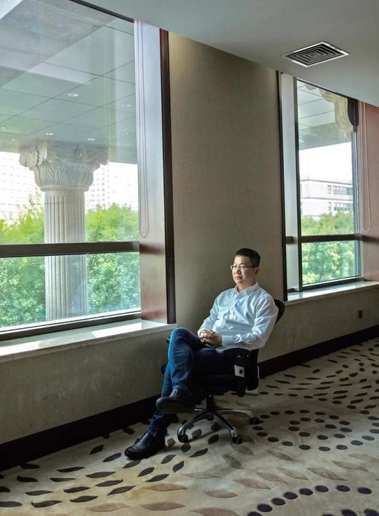 “新人”卢伟冰在定价和策略上,走得有一丝“激进”。摄影:李英武