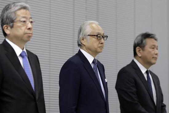 12月18日，横山邦男、长门正贡和植平光彦（从左往右）在发布会上
