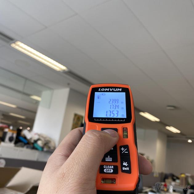 常用的激光测距仪是这种原理的简单工具