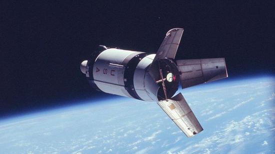 ▲从阿波罗7号看到土星火箭二阶段（图源：Sen-spaceTV）