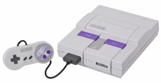 图17：超级任天堂游戏机 SNES，1990。