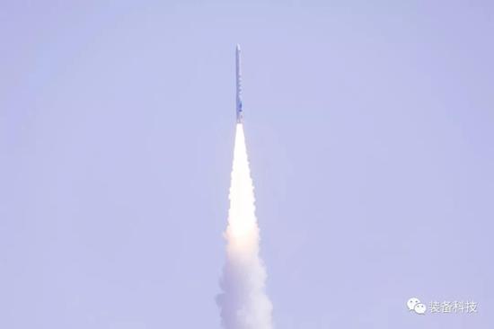 ▲双曲线一号点火起飞。&nbsp;&nbsp;郎文海&nbsp;摄