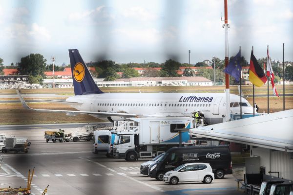 外媒:保住就业岗位 德国将向汉莎航空提供救助